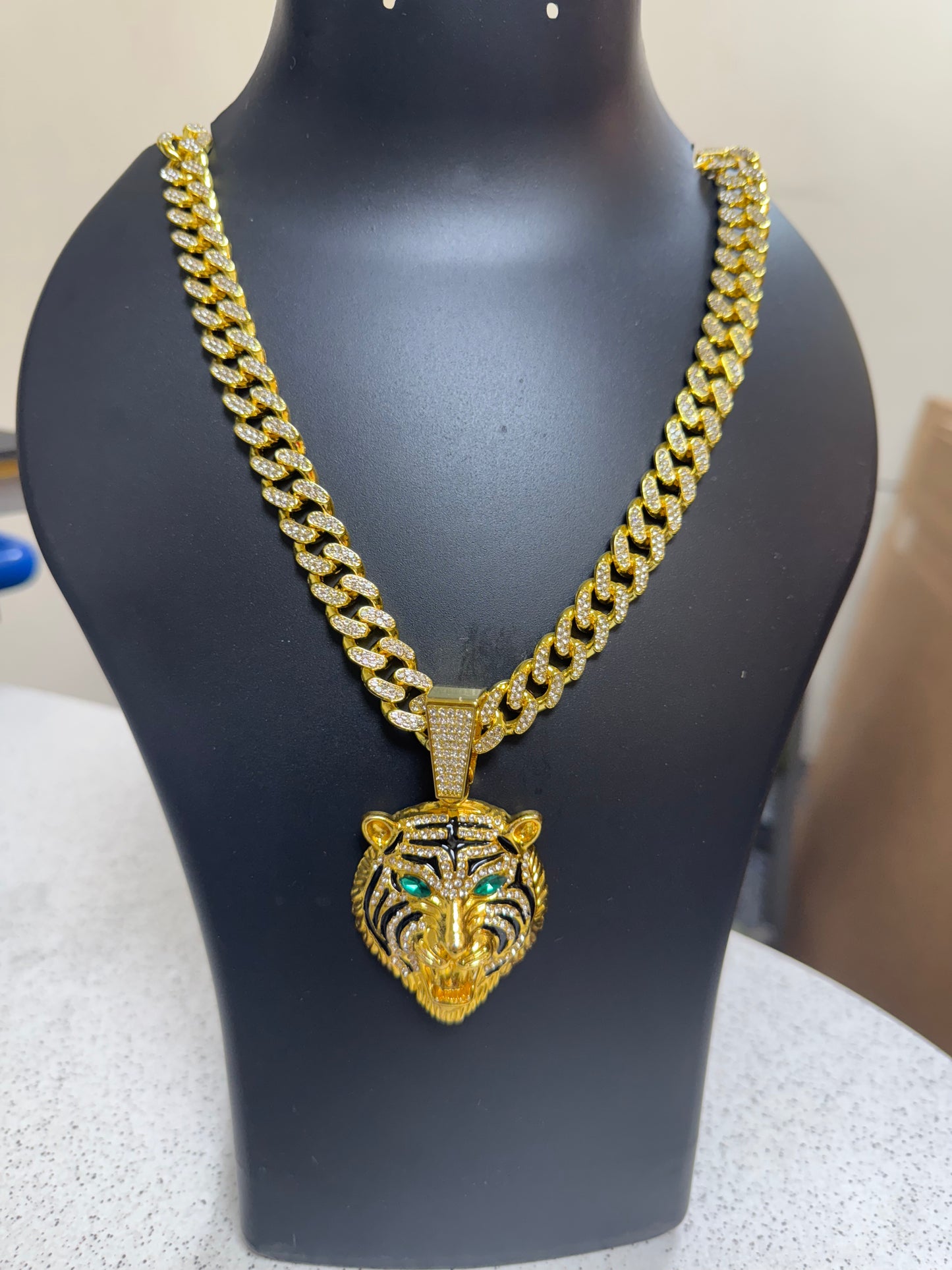Iced Tiger Pendant with Cuban Link Chain – 18K Triple-Plated